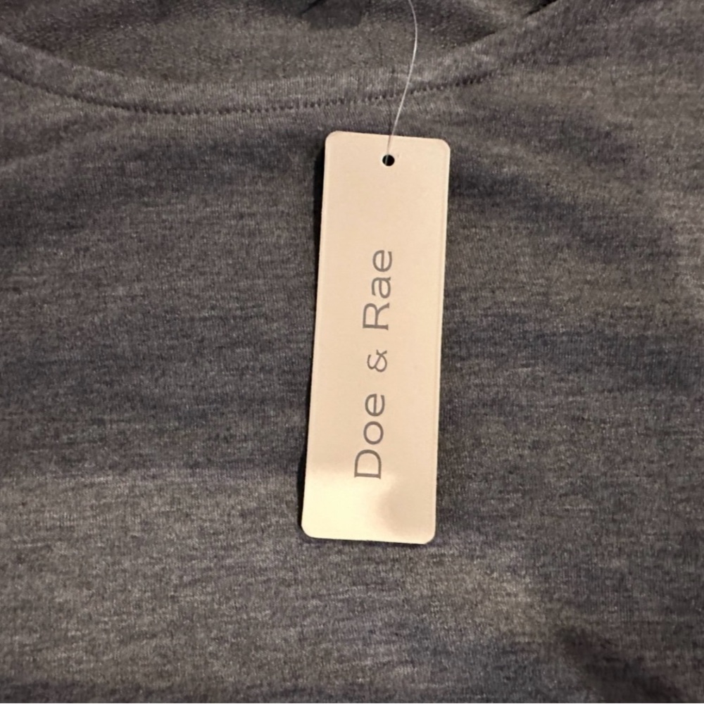 Doe & Rae women’s Charcoal/Gray Long Sleeve Blouse- size- large!New,Never worn - Picture 5 of 11